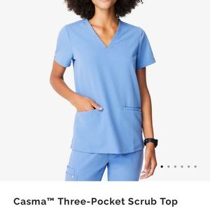 Casma 3 pocket scrub top